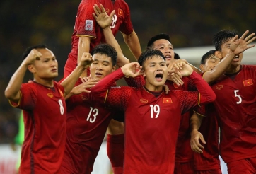 Quang Hải nhận 'món quà đặc biệt' từ AFF