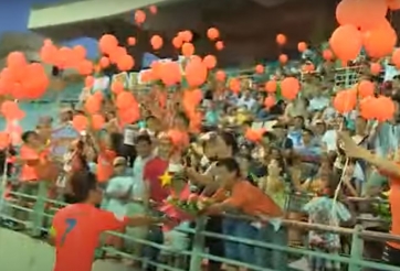 VIDEO: Xúc động khoảnh khắc kết thúc sự nghiệp lẫy lừng của Minh Phương