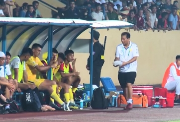 VIDEO: Đỗ Merlo nổi cáu với HLV Nguyễn Văn Sỹ 