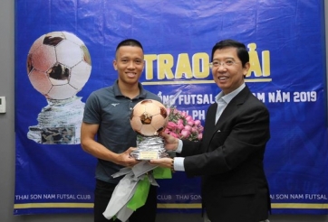 Tuyển thủ quốc gia Việt Nam nhận Quả bóng đồng muộn