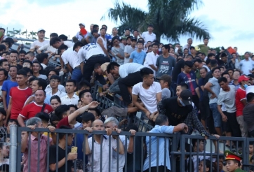 VIDEO: Toàn cảnh vụ vỡ sân Hà Tĩnh gây chấn động