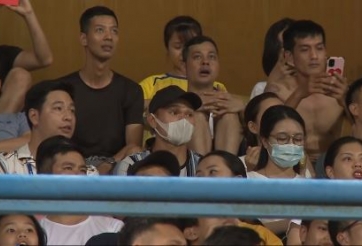 VIDEO: Hai CĐV đặc biệt của SLNA trên sân Hàng Đẫy