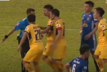 VIDEO: 2 tình huống gây tranh cãi trong trận SLNA với Quảng Nam