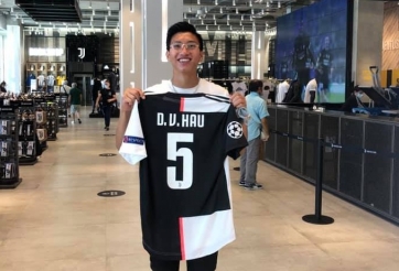 Văn Hậu bất ngờ đến thăm đại bản doanh của Ronaldo