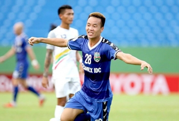 VIDEO: Tô Văn Vũ - Hình mẫu cầu thủ chuyên nghiệp đi lên từ BĐ phong trào