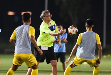 HLV Troussier 'bắt' U19 Việt Nam luyện công đến gần 12h đêm