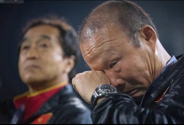 HLV Park Hang Seo phẫu thuật chữa bệnh 'hay khóc'