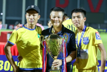 Văn Quyến đạt mốc son chói lọi dù mới bước vào nghiệp huấn luyện