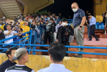 VIDEO: HLV Park gặp riêng Văn Thanh sau trận HAGL gặp Viettel