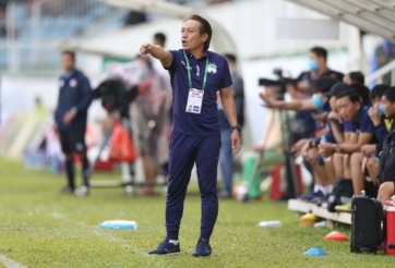 HLV HAGL: 'Trọng Sáng đã đưa ra quyết định bất lợi cho đội nhà'