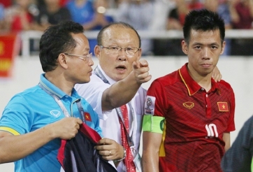 HLV Park dùng thuật 'đắc nhân tâm' với Văn Quyết?