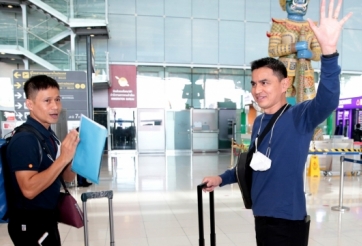 Kiatisak mất 1 ngày quá cảnh trước khi đến Việt Nam