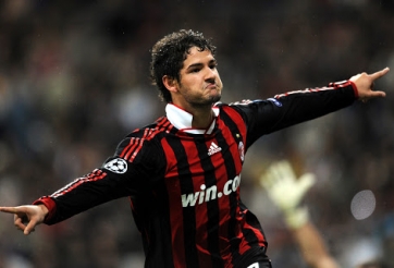 Đội bóng Đông Nam Á mua hụt tiền đạo Alexandre Pato