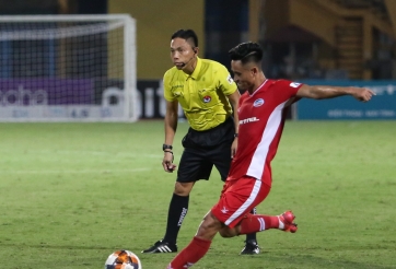 VIDEO: Những cú đá phạt thần sầu khiến thủ môn V-League phải khóc thét