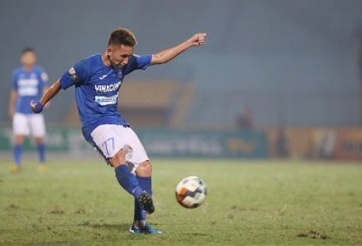 VIDEO: Tú Ngựa bật 'mode tạt bóng' khiến hàng thủ TP HCM ôm hận