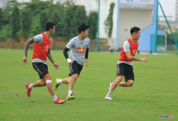 Xuân Trường 'đối đầu' với Kim Dong Su trên sân tập của HAGL