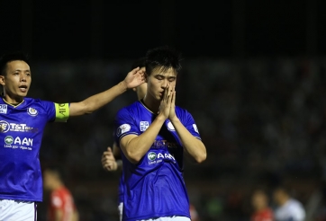 VIDEO: Duy Mạnh rưng rưng nước mắt ăn mừng bàn thắng tri ân Hùng Dũng