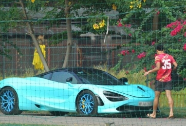 Bùi Tiến Dũng đổi siêu xe mới đến sân tập TP HCM