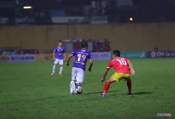 VIDEO: Hà Nội đen đủ đường - Thành Lương sút vào xà, thêm trụ cột chấn thương