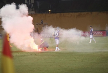 Việt Nam vs Malaysia: BTC lắp camera đối phó nạn pháo sáng