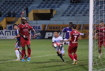 Cựu còi vàng Việt Nam: 'Tôi không hiểu sao trọng tài lại sai lầm như vậy'