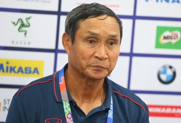 HLV Mai Đức Chung ngậm ngùi khán đài cổ vũ tuyển nữ Việt Nam