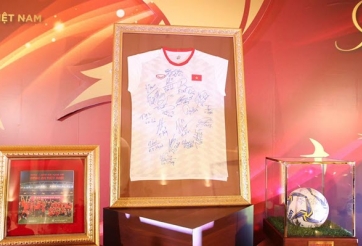 Bộ sưu tập ý nghĩa của bóng đá Việt Nam được bán đấu giá 1 tỷ đồng