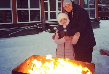 VIDEO: Văn Lâm trổ tài năng hài hước cùng em gái