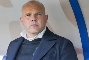 HLV Heerenveen nhận bão chỉ trích vì sự bảo thủ