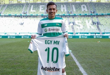 Báo Indo: 'Muốn ra sân, Văn Hậu nên học Messi của chúng tôi'