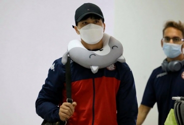 Công Phượng cùng đồng đội đeo khẩu trang đi đá AFC Cup