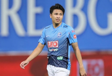 Cầu thủ Thái Lan tát Văn Hậu lại gặp hạn