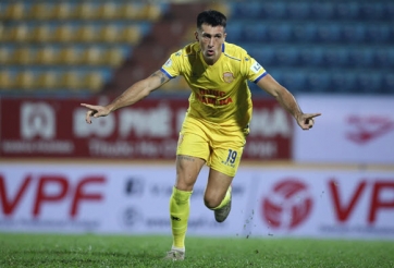 HLV Nam Định: ‘Cứ dồn bóng cho Merlo, anh ấy sẽ tự lo liệu’