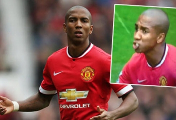 VIDEO: Đắng lòng các cầu thủ bị động vật 'tấn công' trên sân