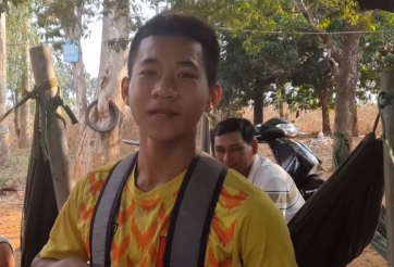 VIDEO: Xúc động cậu bé đạp xe gần 200km tới HAGL thử việc nhưng bị từ chối