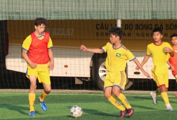 VIDEO: Tài năng trẻ Việt kiều về nước tập luyện cùng U13 SLNA