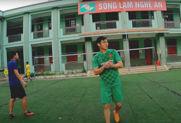 Thủ thành Nguyên Mạnh làm Văn Đức 'lác mắt' sau bài học đá lưới