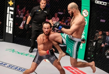 VIDEO: Phấn khích những pha bay người hạ đo ván đối phương