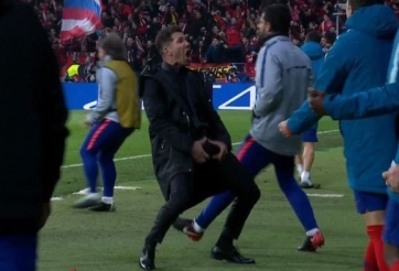 VIDEO: HLV Simeone làm thế giới dậy sóng với pha ăn mừng độc