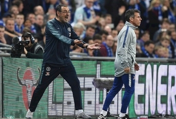 Sarri đã hét lớn vào mặt Kepa trong phòng thay đồ thế nào?