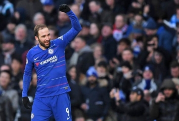VIDEO: Higuain dứt điểm tinh tế mở tỷ số cho Chelsea