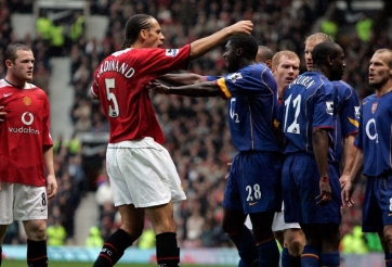 VIDEO: Trận đấu kinh điển nhất trong lịch sử MU vs Arsenal