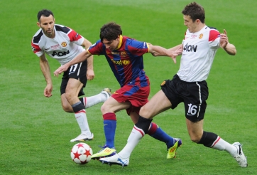 VIDEO: Messi từng hành hạ hàng thủ MU như thế nào? 