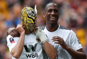 Raul Jimenez ăn mừng dị ngày Wolves lỡ hẹn chung kết cúp FA