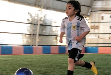 VIDEO: Tiểu Messi đụng độ tiểu Ramos và cái kết