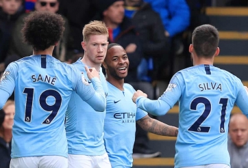Sterling lập cú đúp, Man City tạm thời vượt qua Liverpool