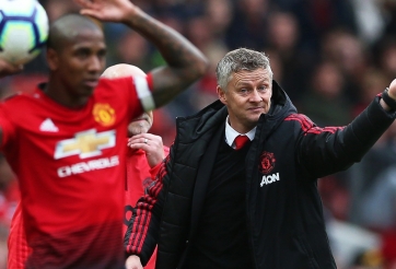 Gary Neville: 'Nhìn MU không hề giống một đội bóng'