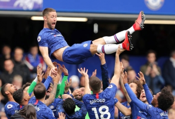 VIDEO: Các cầu thủ Chelsea tri ân Gary Cahill trong trận đấu cuối cùng