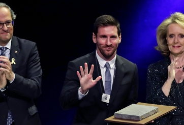 Cống hiến miệt mài cho Barca, Messi nhận vinh dự đặc biệt