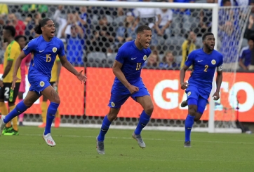 Siêu phẩm phút bù giờ đưa Curacao lọt vào Tứ kết Gold Cup